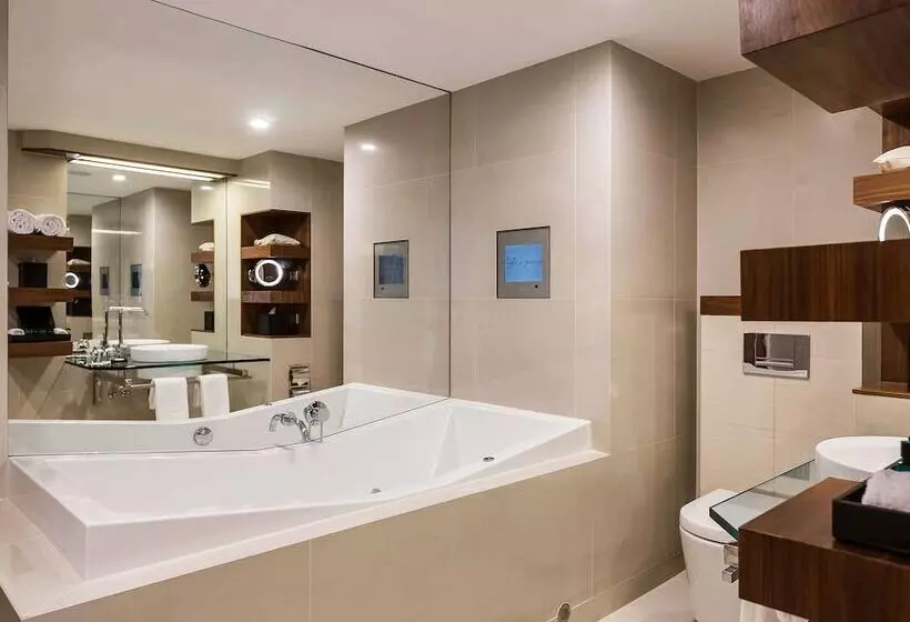 バルコニー付きスーペリアルーム, Sofitel Queenstown Hotel & Spa