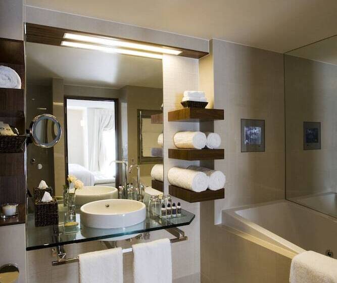 Deluxe Room Mountain View, Sofitel Queenstown Hotel & Spa