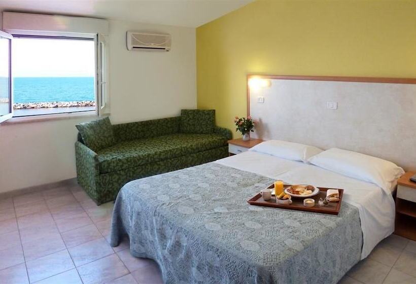 1ベッドルームアパートメント, Strand