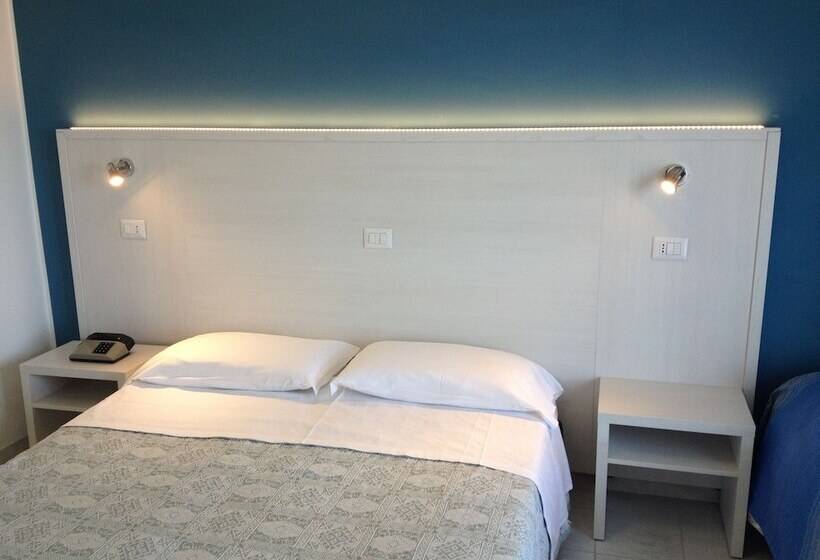 スーペリアの4人部屋, Strand