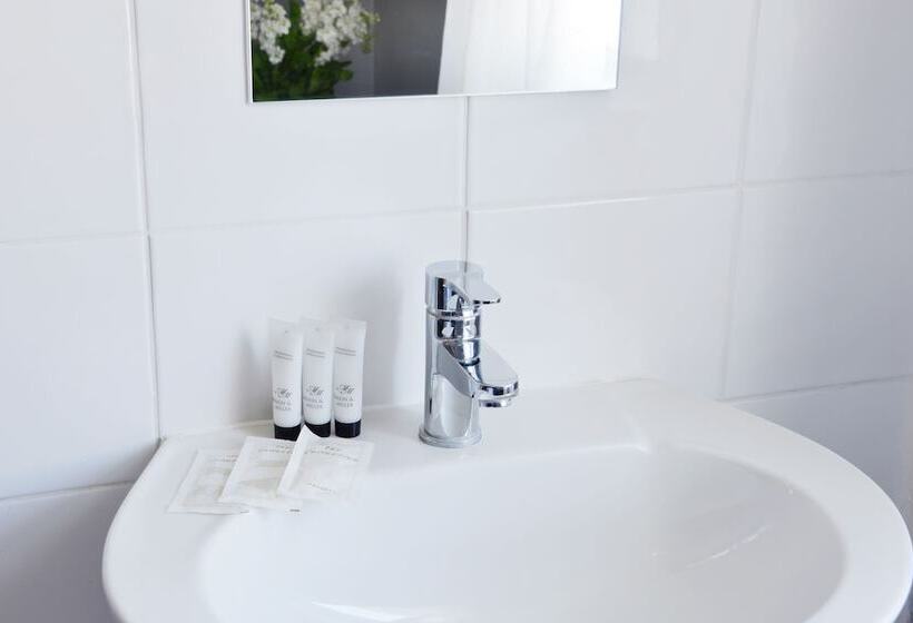 スタンダードトリプルルーム, Gallery Hyde Park Hostel