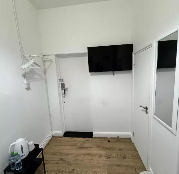 اتاق اکونومی, Gallery Hyde Park Hostel