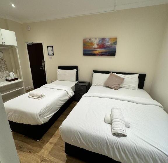 スタンダードトリプルルーム, Gallery Hyde Park Hostel