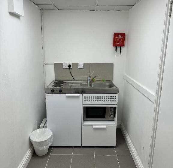 スタンダードスタジオ, Gallery Hyde Park Hostel