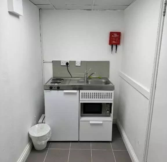 استودیوی استاندارد, Gallery Hyde Park Hostel