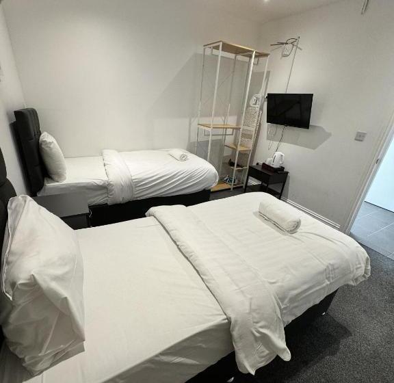 スタンダードスタジオ, Gallery Hyde Park Hostel