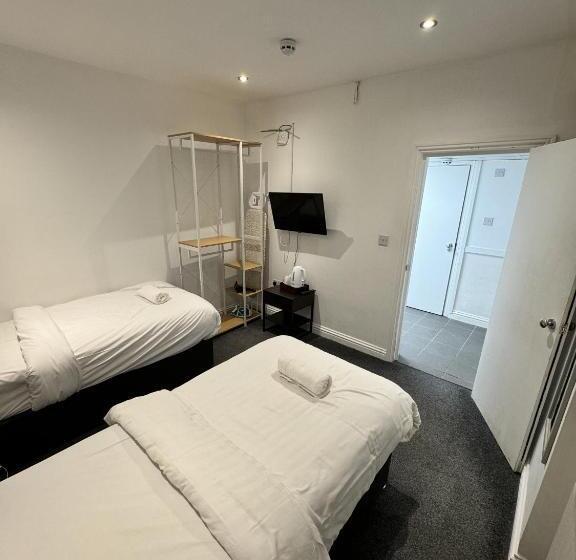 スタンダードスタジオ, Gallery Hyde Park Hostel