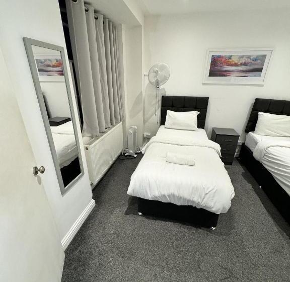 استودیوی استاندارد, Gallery Hyde Park Hostel