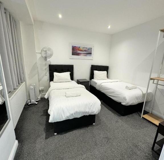 スタンダードスタジオ, Gallery Hyde Park Hostel