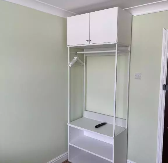 استودیوی سوپریور, Gallery Hyde Park Hostel
