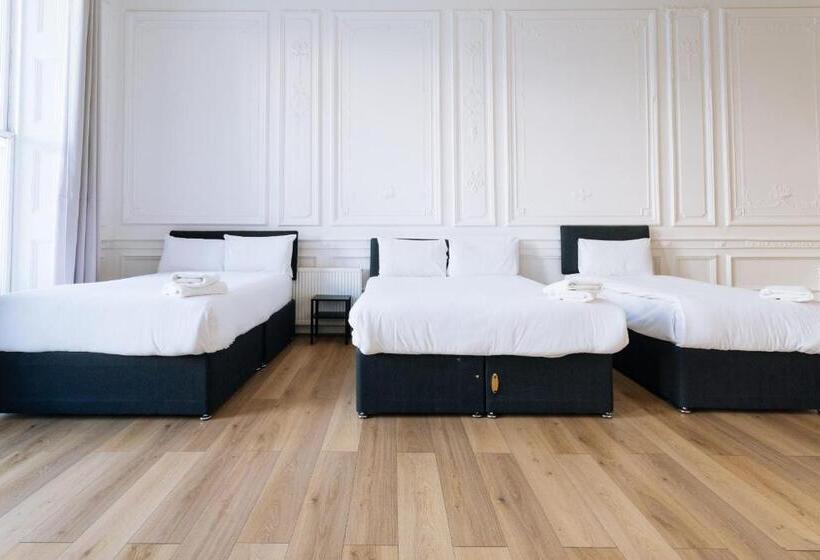 استودیوی سوپریور, Gallery Hyde Park Hostel