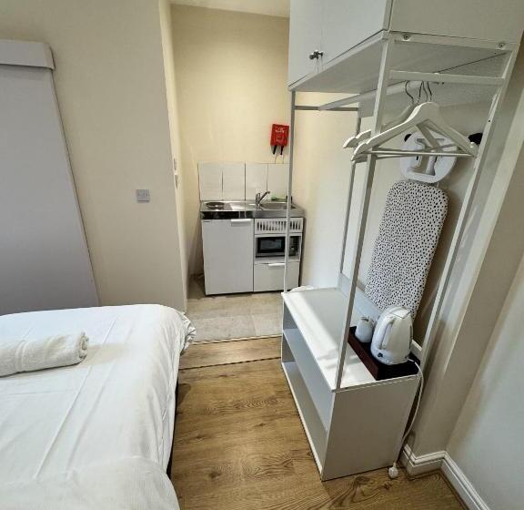 スタンダードトリプルルーム, Gallery Hyde Park Hostel