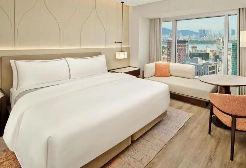 Standard Room King Bed Adapted for people with reduced mobility