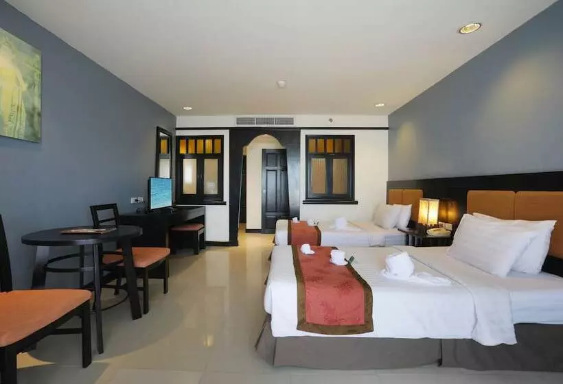 اتاق سوپریور با چشم‌انداز استخر, Woraburi Phuket Resort & Spa   Sha Plus