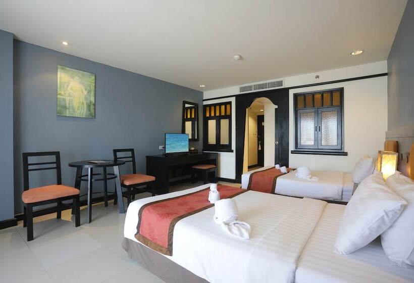 带泳池观景的豪华房, Woraburi Phuket Resort & Spa   Sha Plus