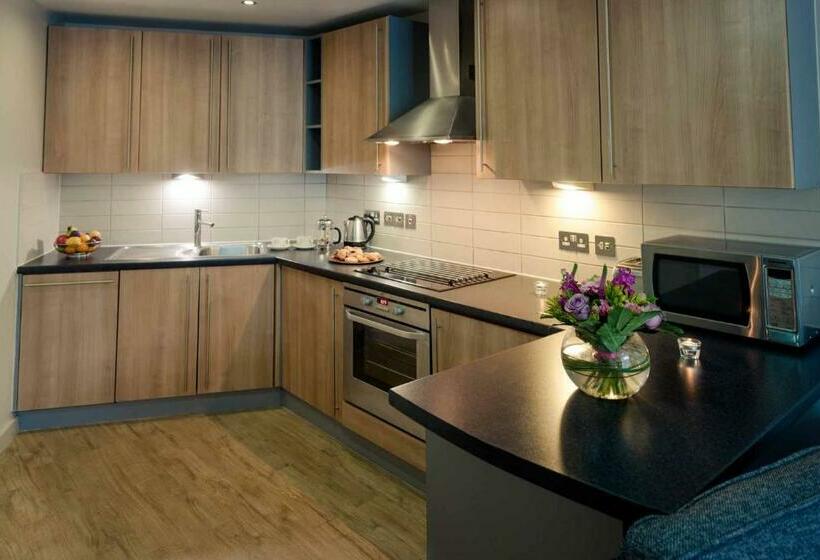 דירת חדר, Premier Suites Liverpool