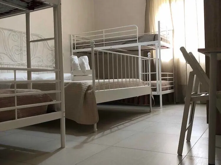 اتاق خانوادگی, B&b La Via Di Casa
