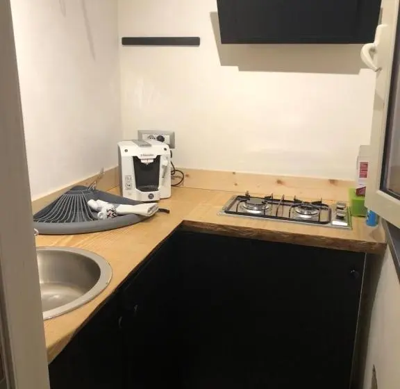 استودیوی سوپریور, B&b La Via Di Casa