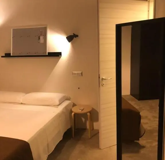 استودیوی سوپریور, B&b La Via Di Casa