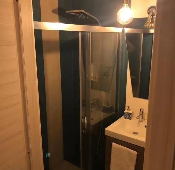 استودیوی سوپریور, B&b La Via Di Casa