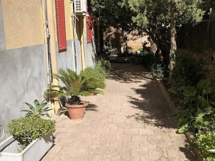اتاق خانوادگی, B&b La Via Di Casa