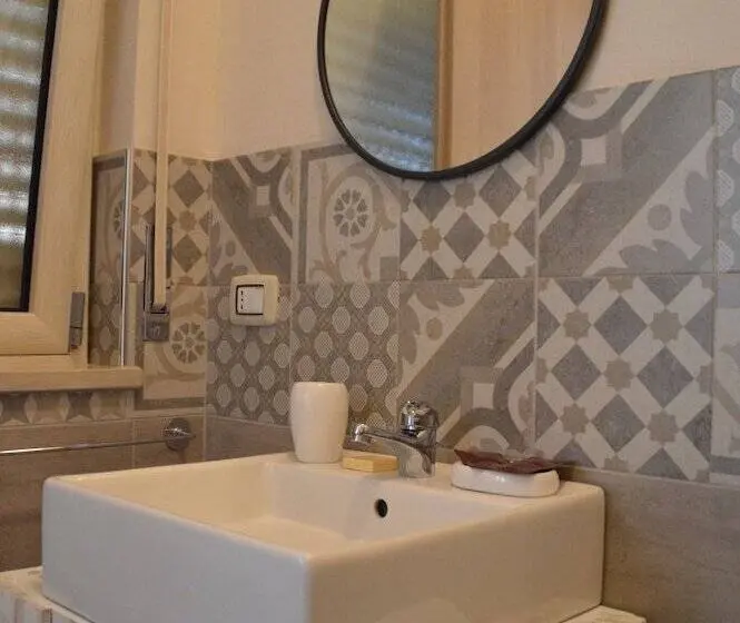 اتاق خانوادگی, B&b La Via Di Casa