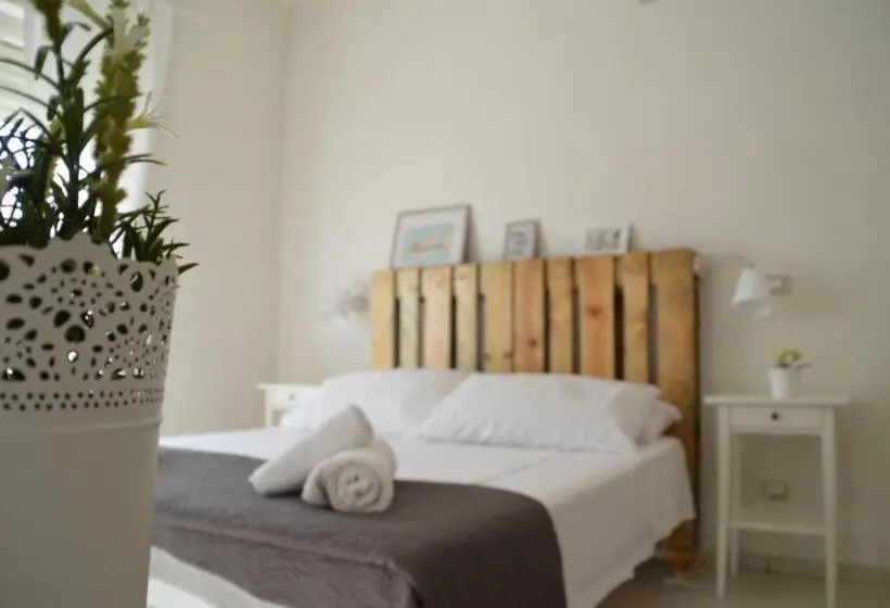 اتاق لوکس با بالکن, B&b La Via Di Casa
