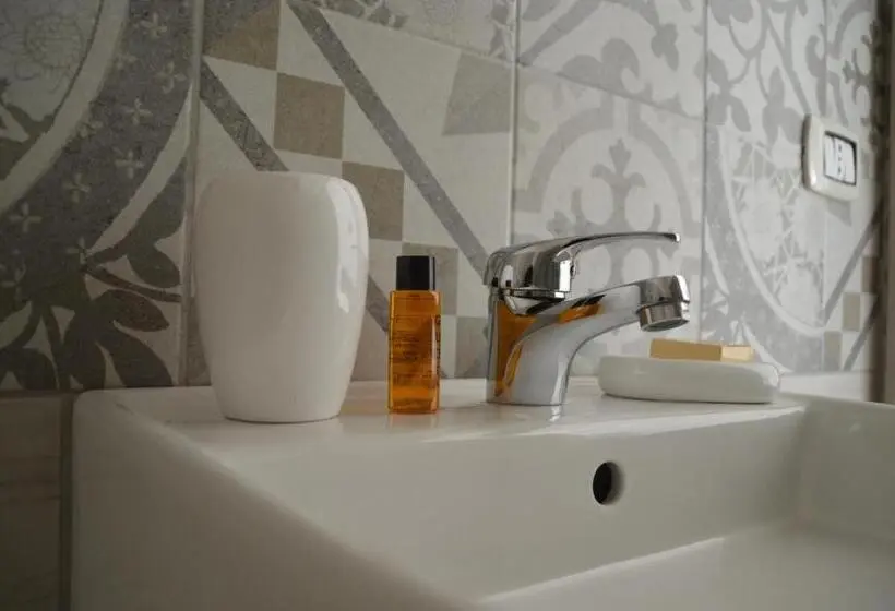 اتاق لوکس با بالکن, B&b La Via Di Casa
