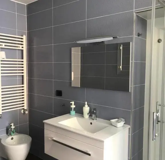 اتاق استاندارد با بالکن, Le Suites Maor