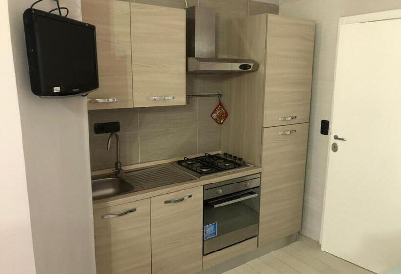 استودیوی استاندارد, Le Suites Maor