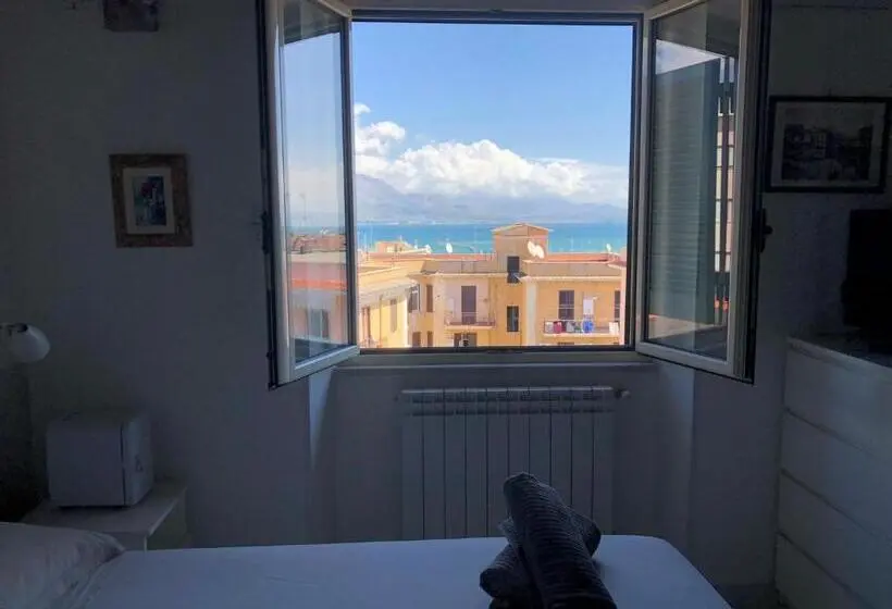 اتاق استاندارد با چشم‌انداز دریا, Le Suites Maor