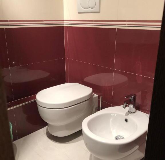 غرفة قياسية مطلّة علي البحر, Le Suites Maor