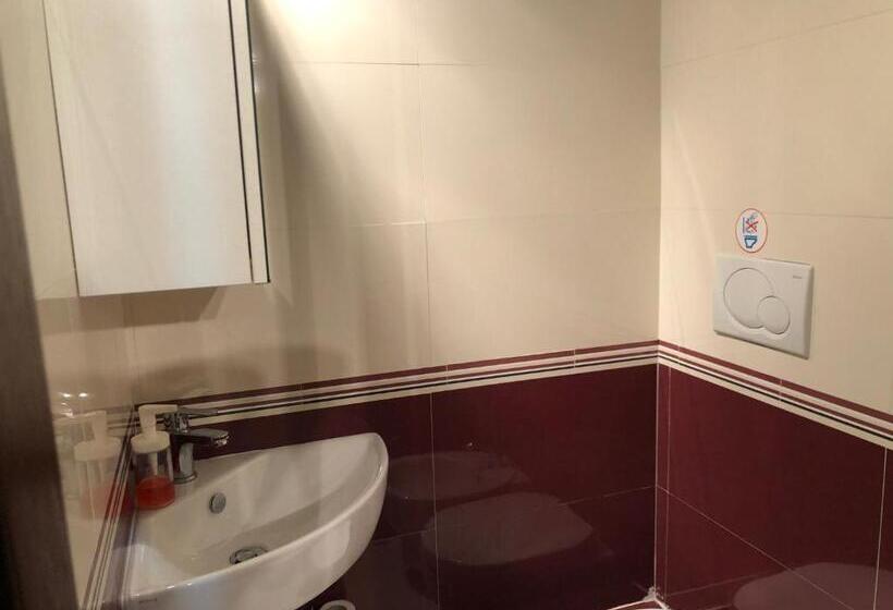 غرفة قياسية مطلّة علي البحر, Le Suites Maor