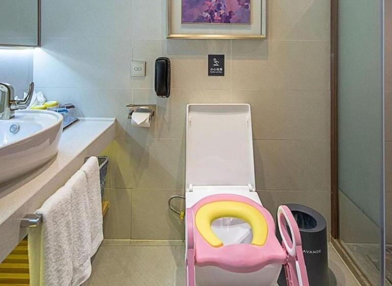 Семейный Номер Deluxe, Lavande Hotels·guangzhou Beijing Road Pedestrian Street Haizhu Square Metro Station