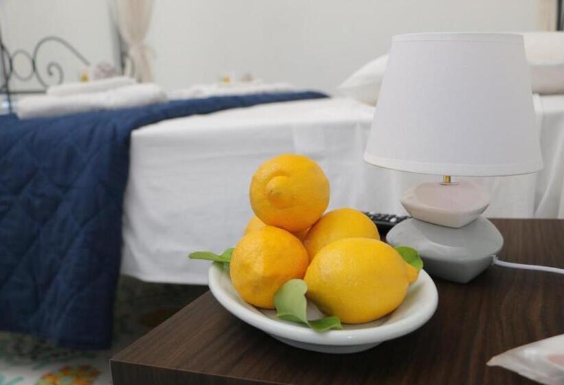 מיטת קינג בסוויטה, Da Franco Relax & Pool