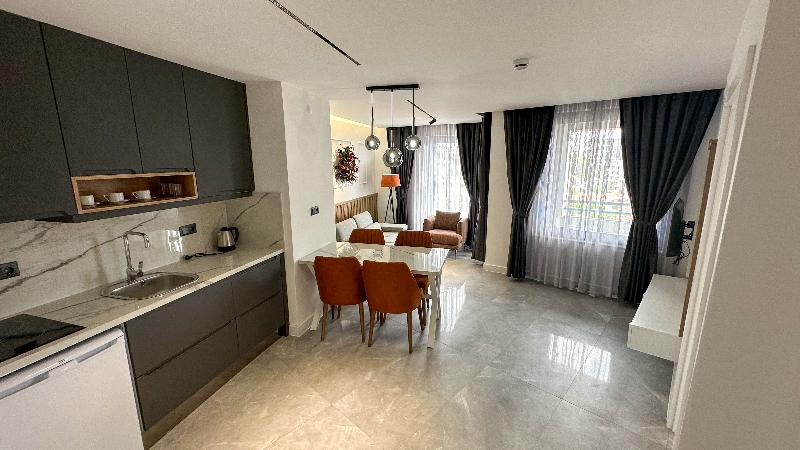 דירת חדר, Happy Apart