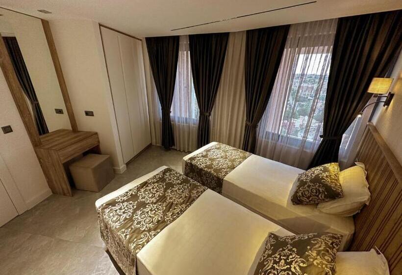 דירת חדר, Happy Apart