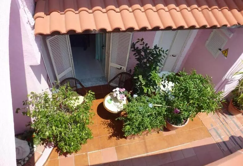 اتاق اکونومی, Casa Nicola