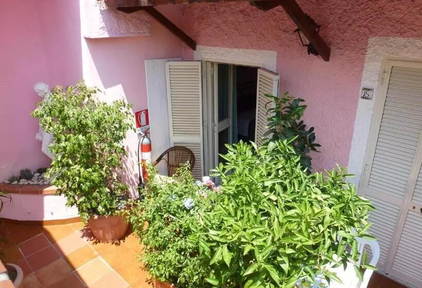 اتاق اکونومی, Casa Nicola