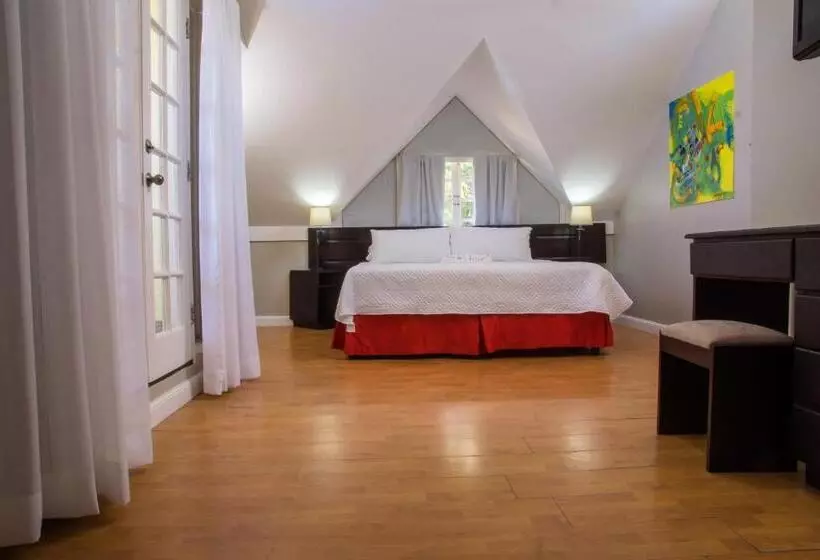 اتاق لوکس با بالکن و چشم‌انداز دریا, Hillview At Mystic Ridge
