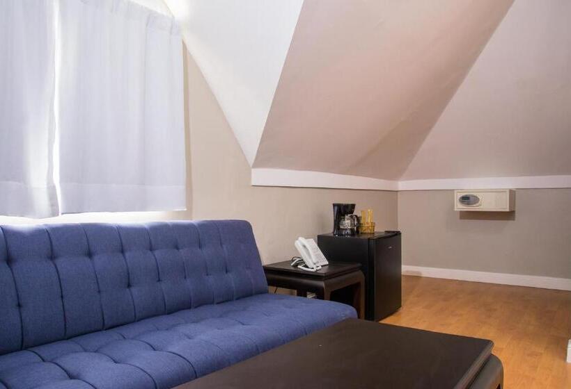 اتاق لوکس با بالکن و چشمانداز دریا, Hillview At Mystic Ridge