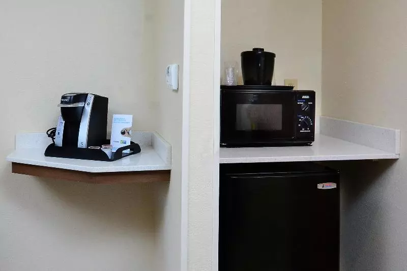 キングサイズベッドのスタンダードルーム, Holiday Inn Express & Suites Raleigh Durham Airport At Rtp, An Ihg