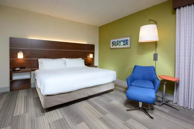 キングサイズベッドのスタンダードルーム, Holiday Inn Express & Suites Raleigh Durham Airport At Rtp, An Ihg