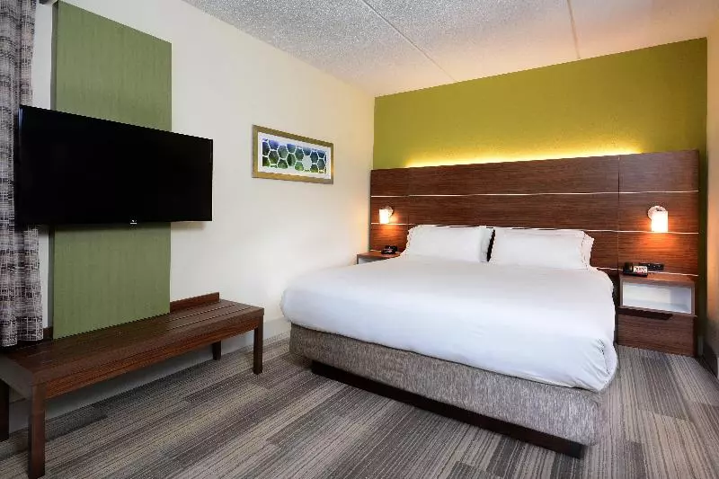 キングサイズベッドのスイートルーム, Holiday Inn Express & Suites Raleigh Durham Airport At Rtp, An Ihg