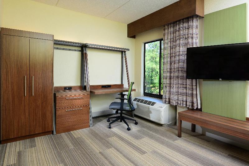 Люкс Кровать Кинг, Holiday Inn Express & Suites Raleigh Durham Airport At Rtp, An Ihg