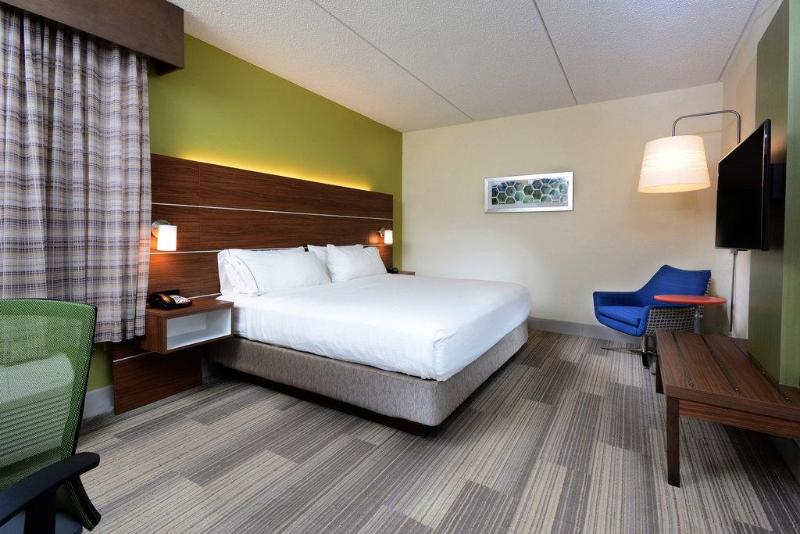 Номер Стандарт Кровать Кинг Адаптированный для Инвалидов, Holiday Inn Express & Suites Raleigh Durham Airport At Rtp, An Ihg