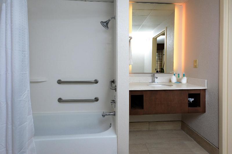 חדר סטנדרט, מיטת קינג, מותאם לאדם עם מוגבלויות, Holiday Inn Express & Suites Raleigh Durham Airport At Rtp, An Ihg