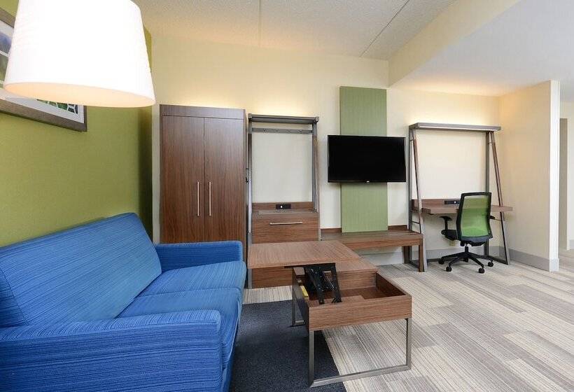 Люкс, Holiday Inn Express & Suites Raleigh Durham Airport At Rtp, An Ihg