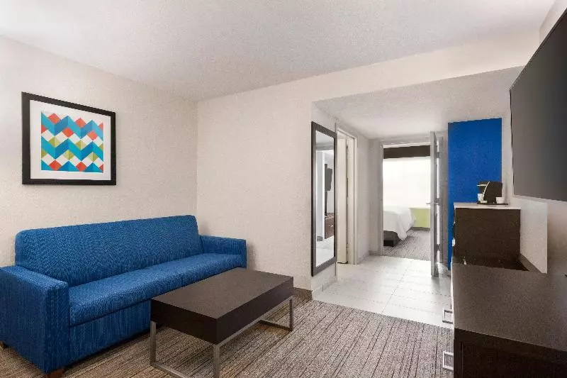 キングサイズベッドのスイートルーム, Holiday Inn Express & Suites Sarasota East, An Ihg