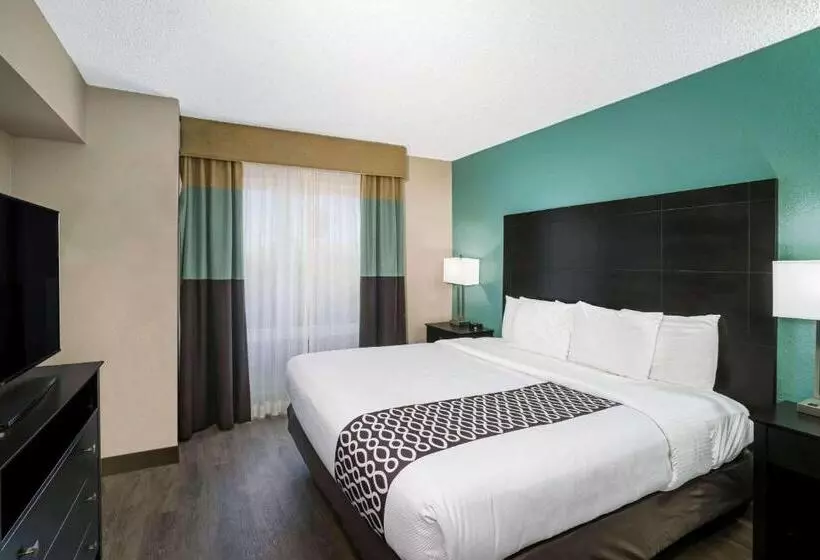 キングサイズベッドのスイートルーム, La Quinta By Wyndham Lebanon